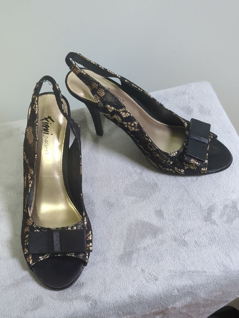FIONI Night Black Lace and Gold Slingback Peep-Toe Heels, Size 7.5